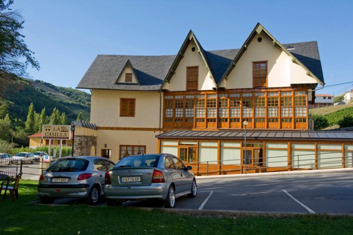 Hotel Restaurante La Casilla Cangas De Narcea Exterior photo