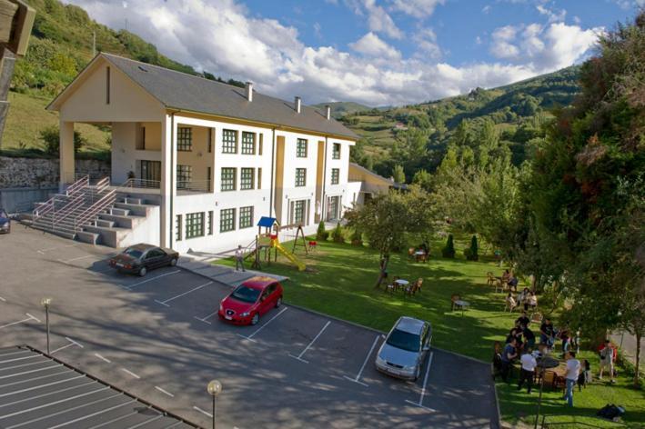 Hotel Restaurante La Casilla Cangas De Narcea Exterior photo