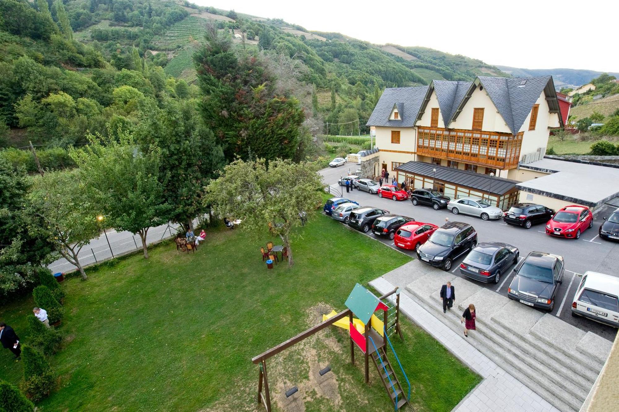 Hotel Restaurante La Casilla Cangas De Narcea Exterior photo